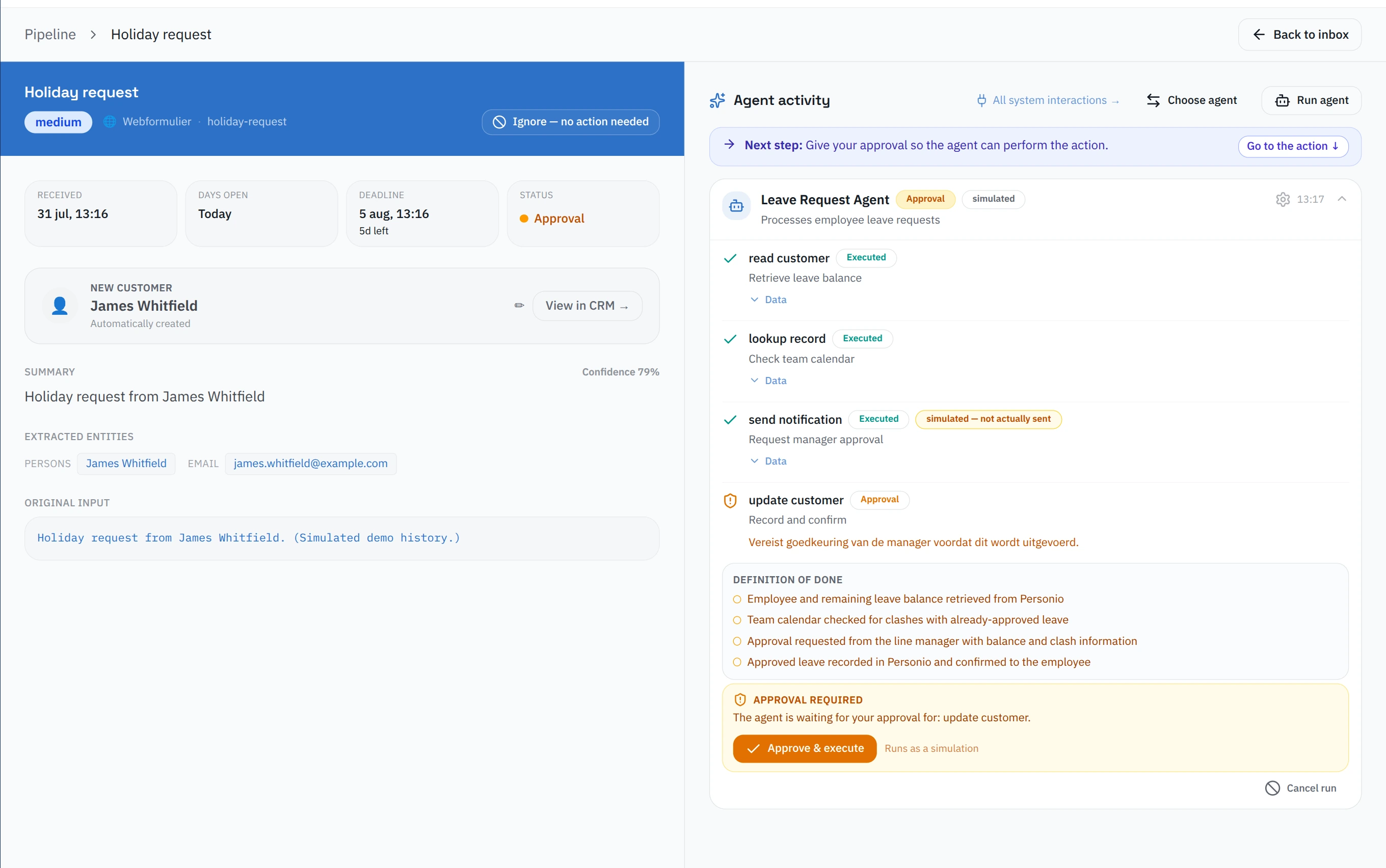 Een item gepauzeerd bij de menselijke poort — links het item met de zekerheidsscore, rechts de gesimuleerde stappen van de agent, de definition of done en de goedkeuringsknop
